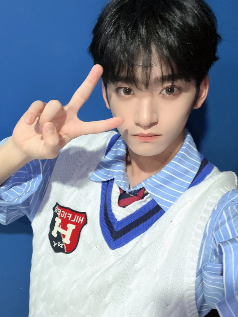 오늘 와주신 분들 모두 다 감사합니다!! ㅠㅠ 오늘 첫 무대는 아쉽기도 하고 재밌는 무대였는데 다음에는 더 성장하고 멋있는 모습으로 돌아오겠습니다!!! 모두들 감사해요!

#재현 #Jaehyeon
#MIC #madeincjes
#MIC_PreView