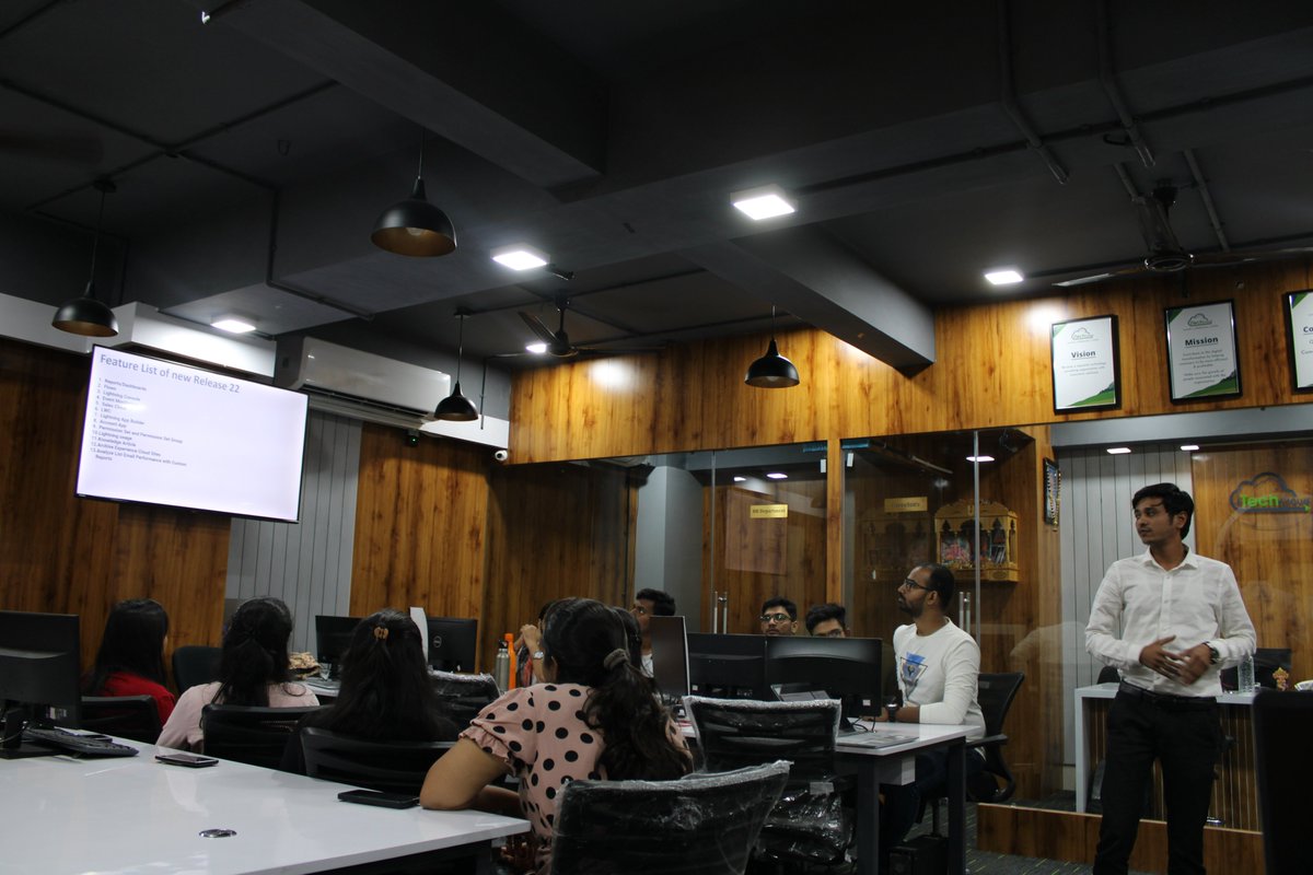 itechcloud_'s tweet photo. Glimpse of Surat Salesforce meetup - Knowledge sharing session on Spring22 release features.
@sfdc_surat #salesforcedevelopers #salesforcemeetup #suratsfdc #trailblazercommunity https://t.co/eyJbayz7NW