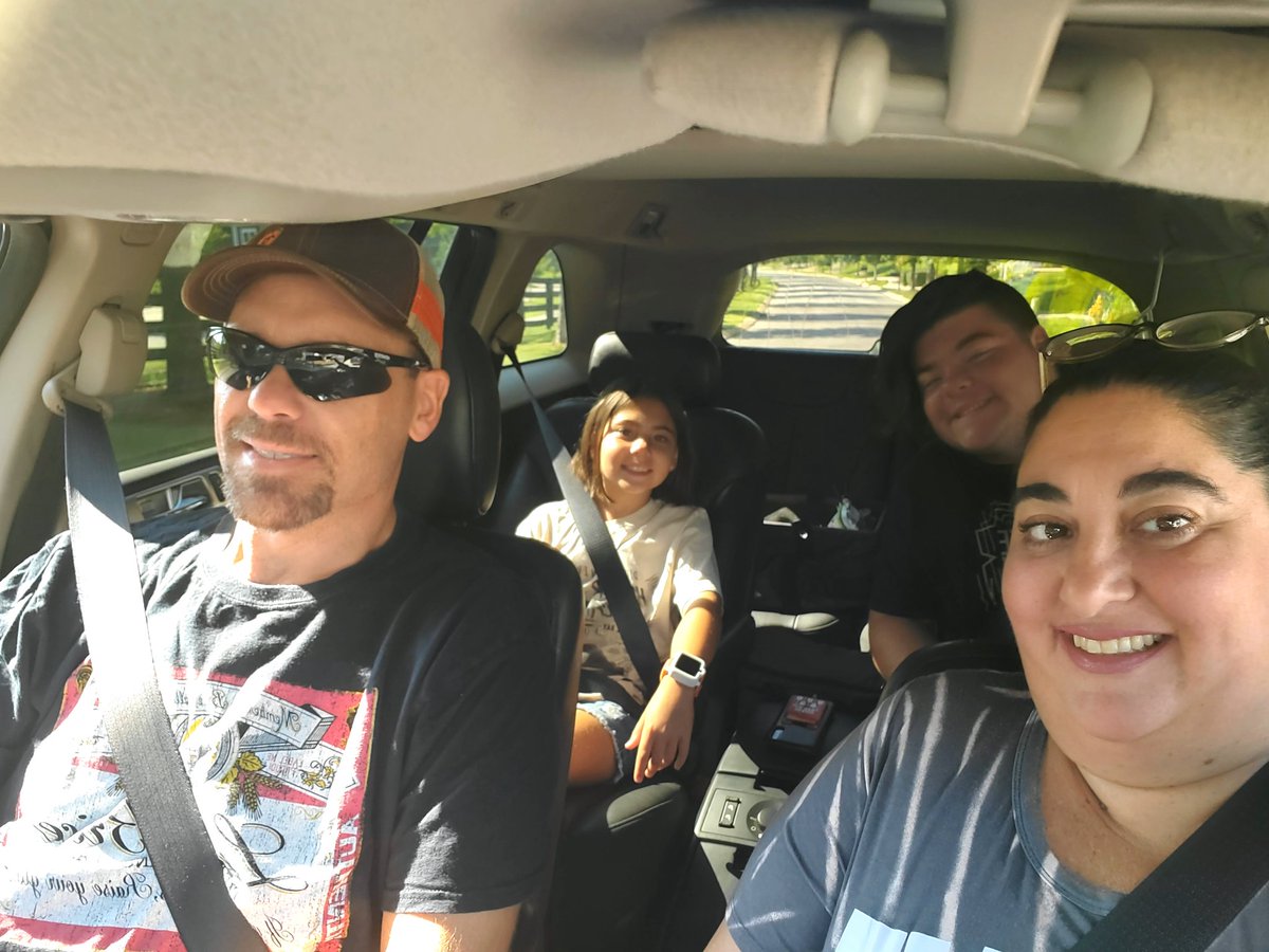 Road trip to see <a href="/leebrice/">Lee Brice</a> <a href="/Michaelraymusic/">Michael Ray</a> <a href="/TheJacksonDean/">JacksonDean</a> #labelmeproud