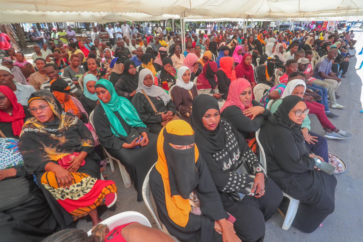 HassanAliJoho's tweet photo. 1/3 As I reflect upon the last 10 years as governor of this great county of Mombasa, I am filled with joy of all the great things that we achieved together. This particular journey of transformation required a lot of courage and resilience from all of us. https://t.co/Uz6HhRkj3f