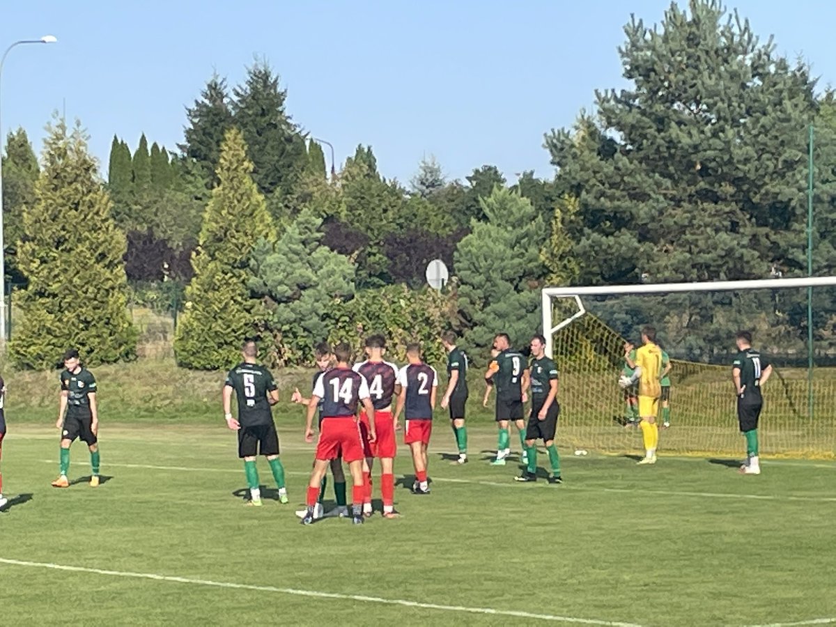 MOSPbialystok's tweet photo. ⚽️W kolejnym meczu 4 ligi wygrywamy z Dębem Dąbrowa Białostocka 2-1👌Dopisujemy 3 punkty po bramkach nowy „Goleador” @jakub_wolosik i stary „Bombardier” Mateusz Karol⚽️👌 Gratulujemy‼️ @wojpodlaskie @KsepkaB @GalaktycznyFut1 @DDBialystok @porannypl Co na to @PiotrWolosik ?🤔 https://t.co/i4Ogd3PuPD