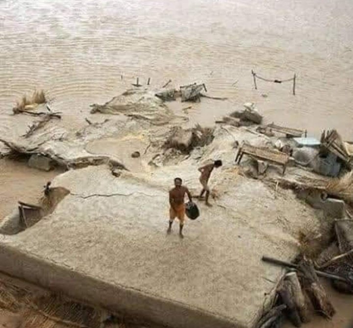 bilaal_ahmad_'s tweet photo. Ya ALLAH please Protect Our Beloved Country...🥺❤️ 
Please Pray for Pakistan...😔💔 
#سیلاب_زدگان_مددکےمنتظر #ڈوب_رہا_ہے_پاکستان https://t.co/VI9CUZU7zl