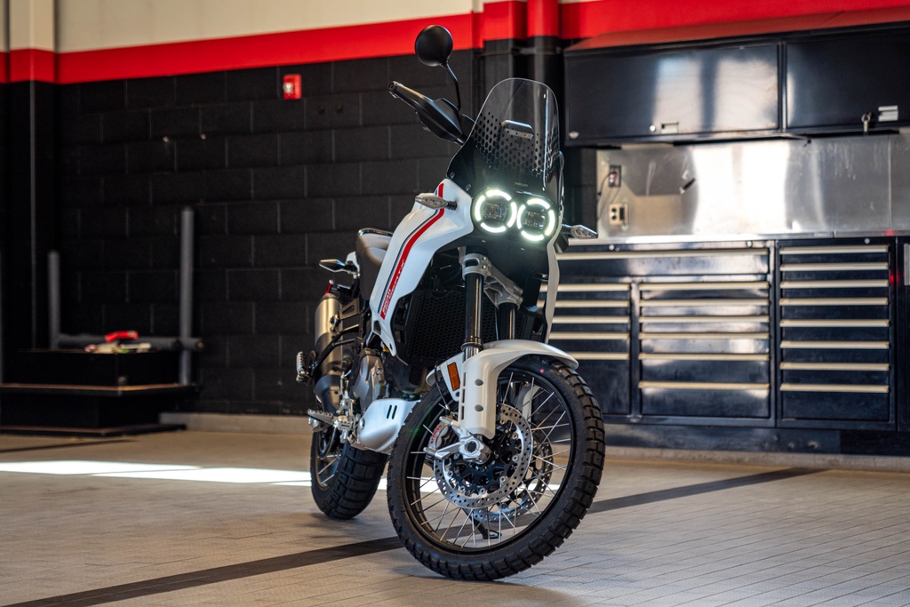 DucatiCleveland's tweet photo. The NEW Ducati DesertX 👁️🗨️👁️🗨️
We have more coming! A few still available, so contact our sales team and claim your DesertX, these won't last long! ⬇️⬇️⬇️⬇️
📞(216) 242-7646
📧Sales@DucatiCleveland.com
#RahalDucati #DucatiCleveland
#Ducati #DucatiCorse #DucatiUSA https://t.co/JaE9TpgiTt