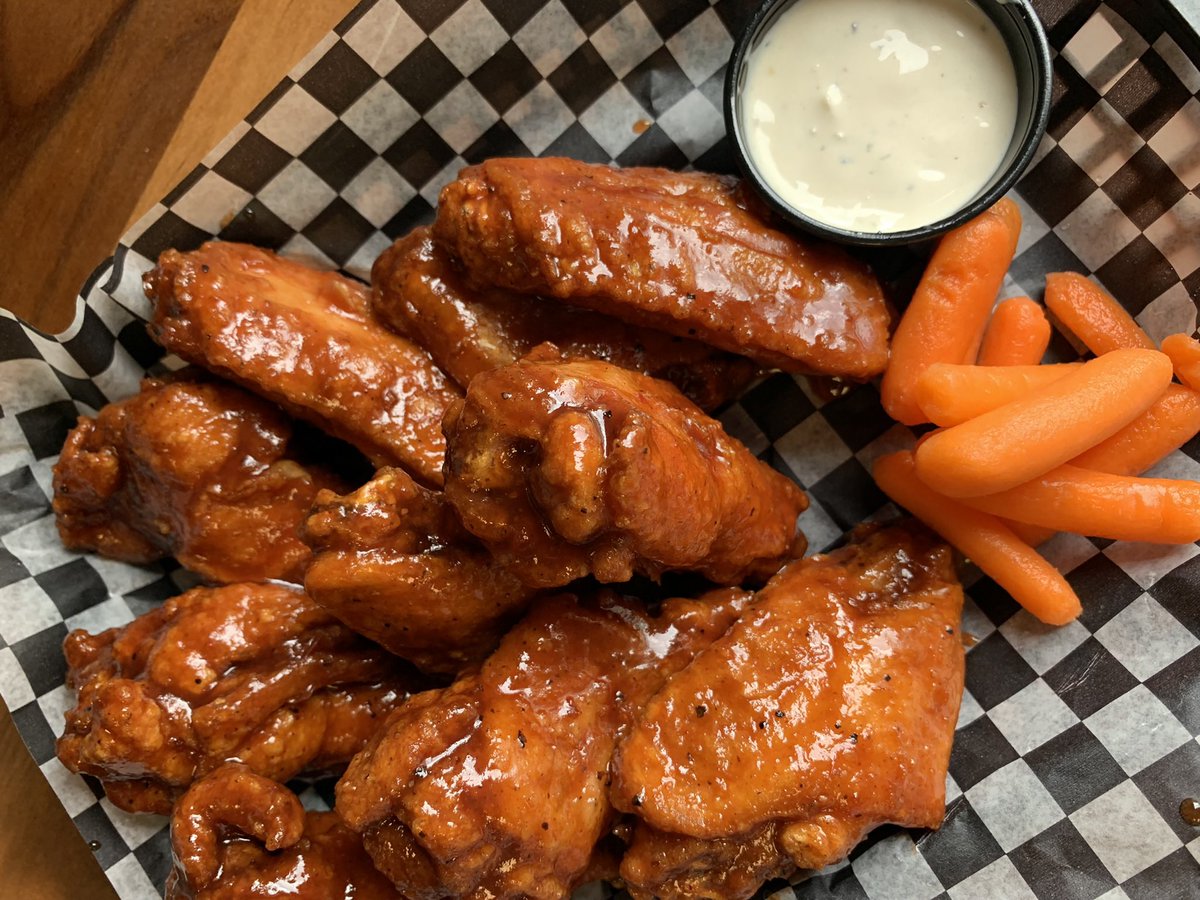 Wingnutz Buffalo tweet media