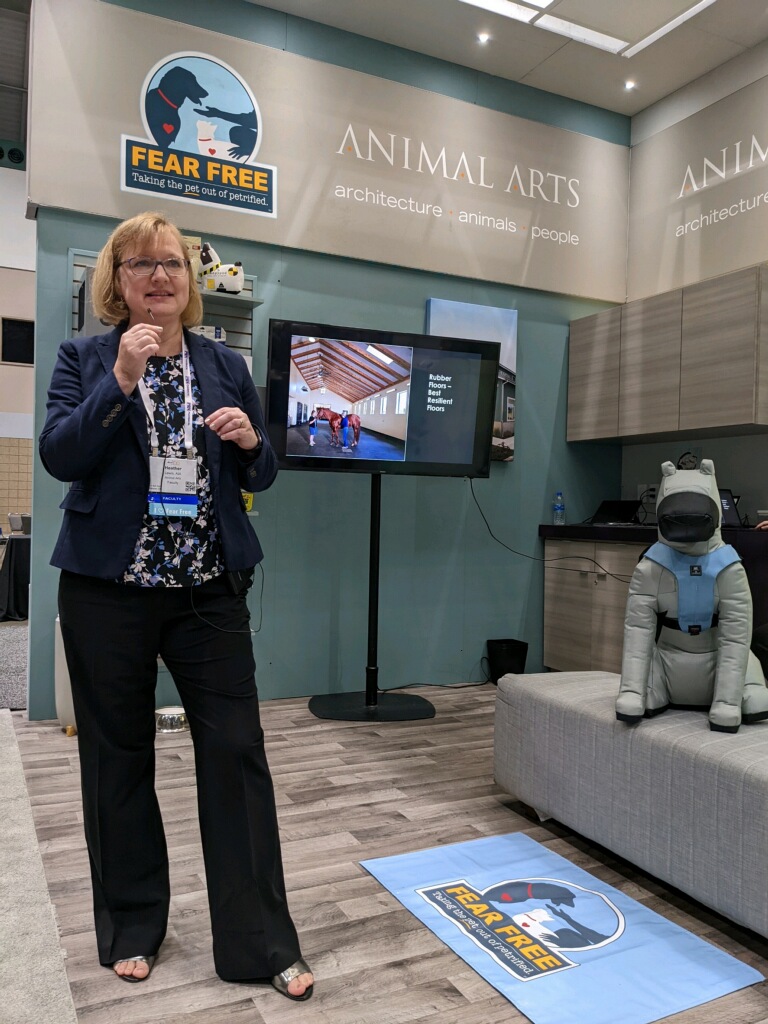 fearfreepets's tweet image. Hi there, #FetchKC attendees! Don’t miss the amazing Hospital Design Mini-talk with Heather Lewis of Animal Arts at booth #837 today at 10:25am! #FearFreePets