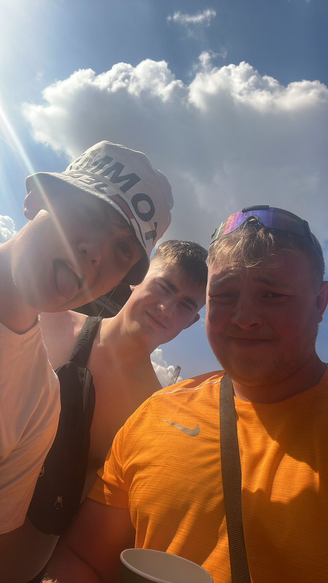 WillBaines4's tweet photo. Waiting for circa waves 
#NoMusicOnADeadPlanet 
#LeedsFestival https://t.co/5ABPG9CG70
