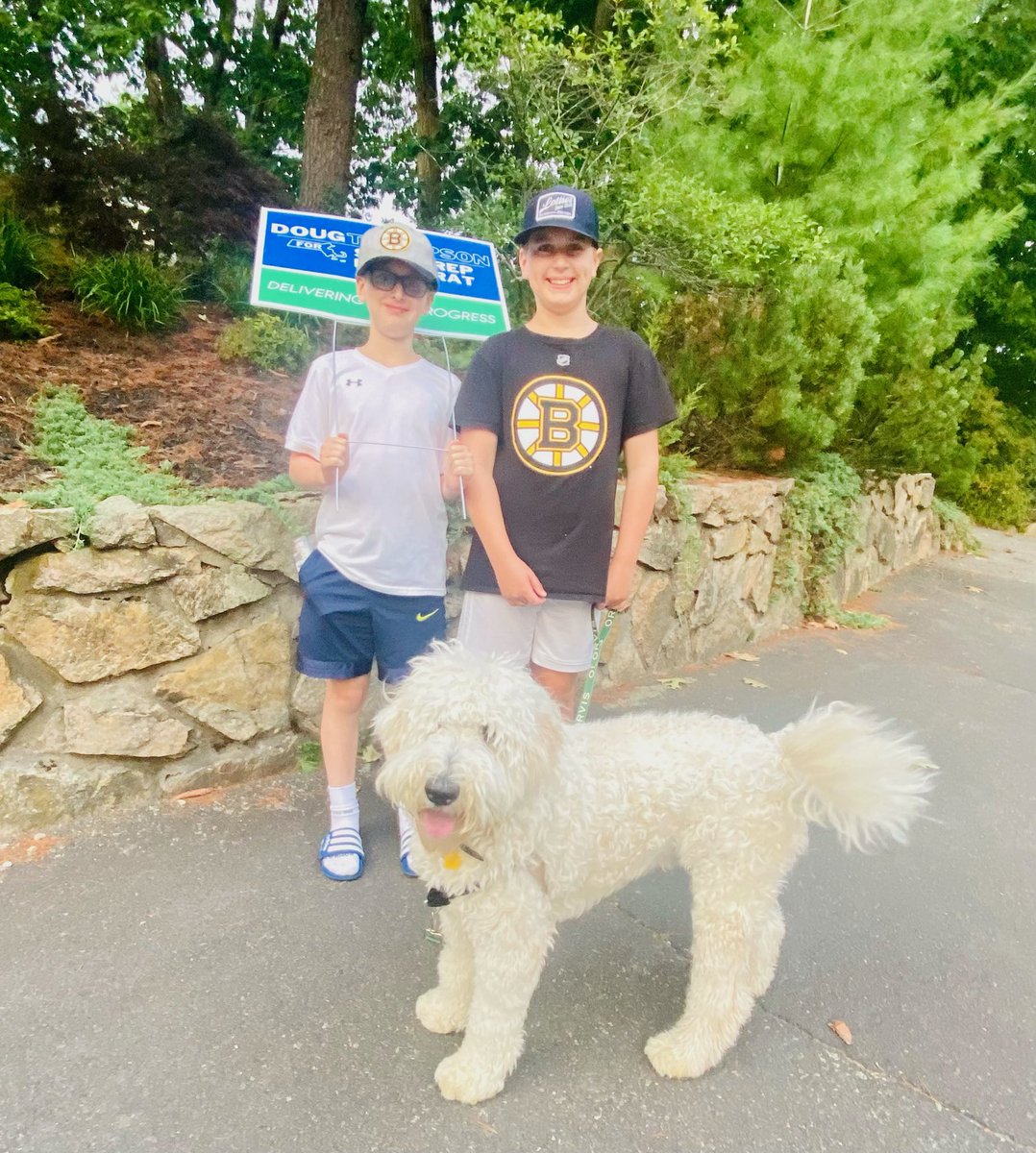Doug4StateRep's tweet photo. Knocking doors with my crew this morning. Thanks guys! #dogs #kids #mapoli #marblehead #swampscott #lynn #doug4rep https://t.co/Yl2oSHQAsp