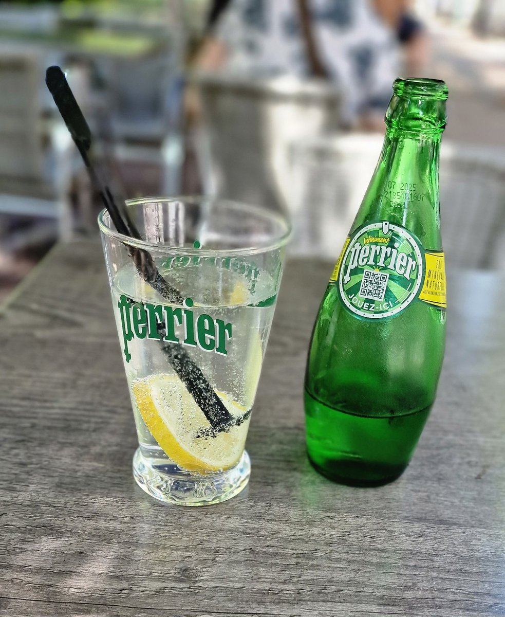 lecinemadebruno's tweet photo. Halte à la tyrannie de la grenadine de @benjaminrandow et autres gin tonics de @BurgundyTouch !  Vive la #TeamPerrier !!! https://t.co/0iyq88eiDt
