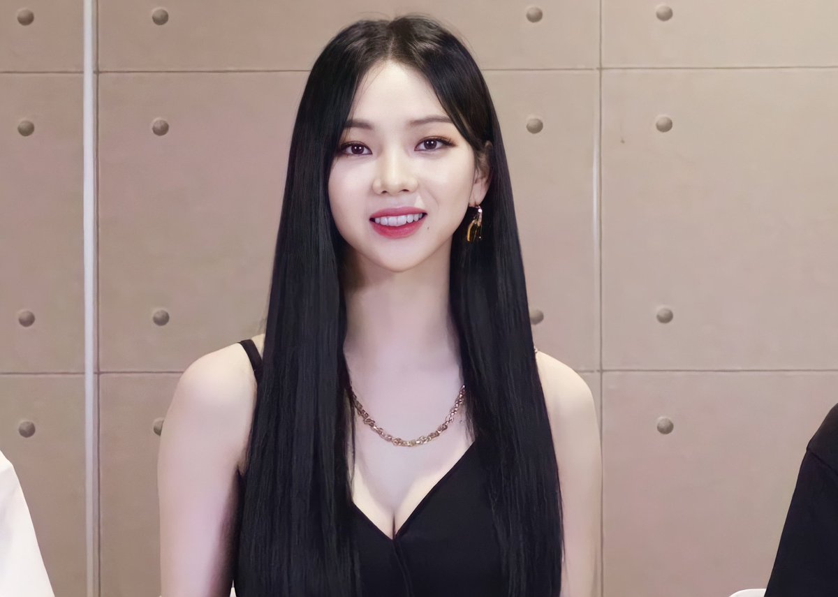 mimrte's tweet photo. ㅤ

ㅤ"Demikianlah acara Farewell Party dengan tajuk A Night to Remember: Graduaven 🎓 pada malam hari ini! Saya ingin mengucapkan terimakasih kepada the Foster dan seluruh teman-teman sesama Valorian yang sudah menyempatkan diri untuk hadir di acara ini."

ㅤ https://t.co/gIbj2rQWSG