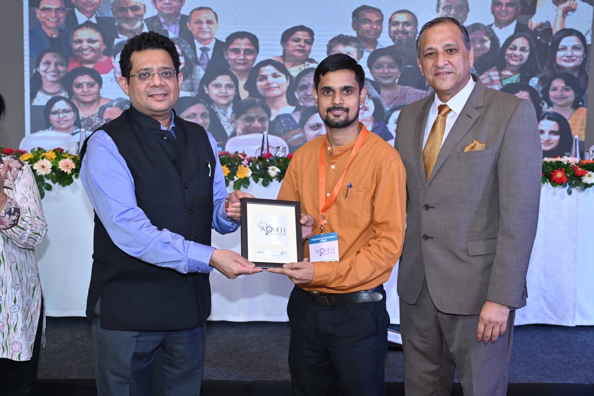 pradeepcbmr's tweet photo. its my great pleasure to receive the honour by Prof. Sandeep verma, Secretary, SERB Govt of India, for successful completion of the conference Women Driving  Science &amp; Technology in India. 
Thanking You Sir
Special thank to Prof. Alok Dhawan sir, Director CBMR.🙏
@Alok_Dhawan https://t.co/IfMTks56WU