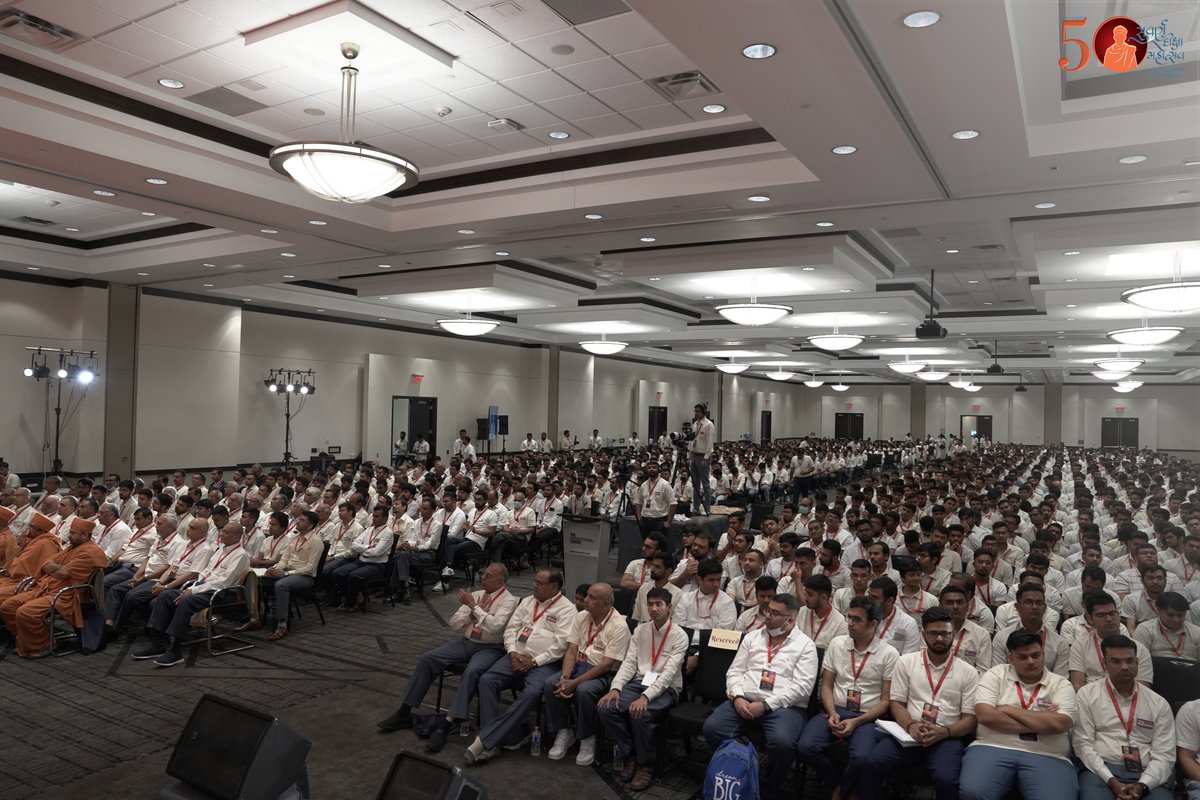 YDSCanada's tweet photo. "આપણે આપણને કેવા માનીએ છીએ એ નહિ વિચારવાનું. એ આપણને કેવા માને છે એના વિચારમાં રહીએ તો બળ મળશે. એ આપણને અક્ષરધામના માને છે."

- પૂ. જયંતિબાપા
(સર્વોપરી પ્રાપ્તિ વિશે)

#SDM2022 https://t.co/YzKGOtAiTI