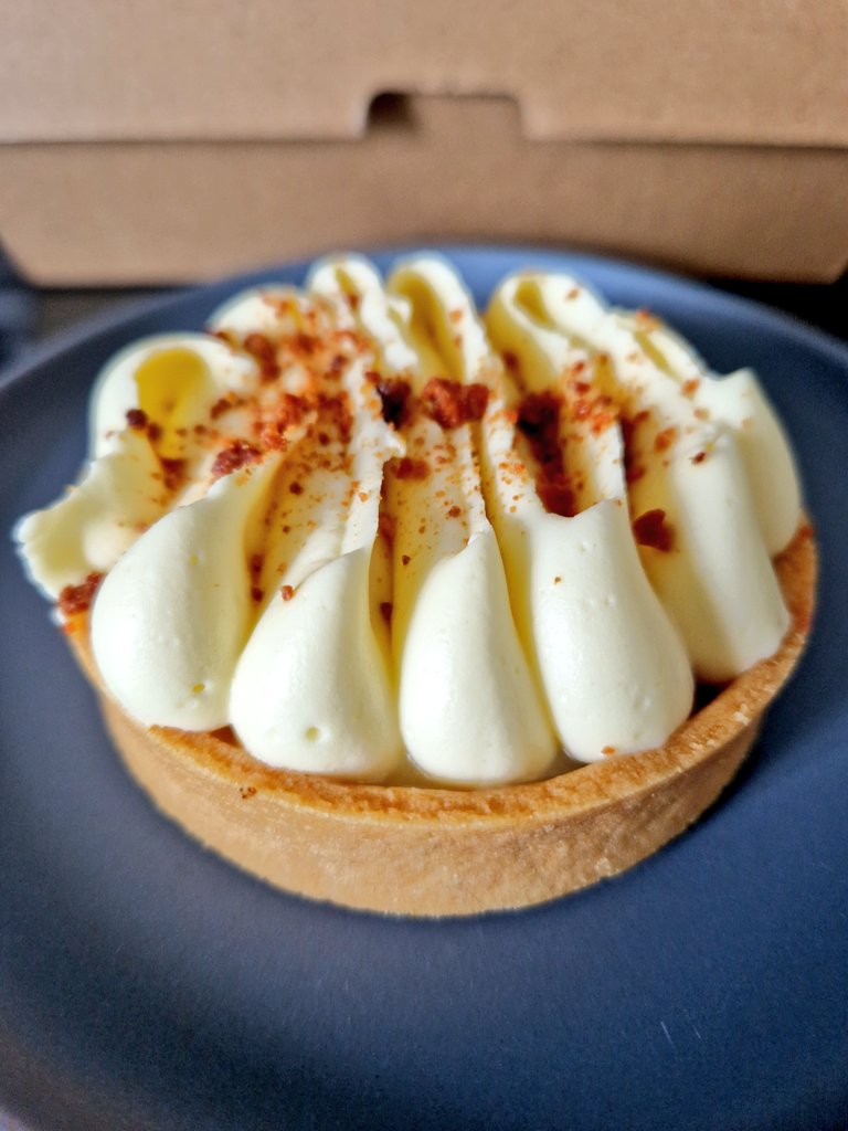 ReluctantF00die's tweet photo. See that?
That's a raspberry lemony curdy tartlet from #PrettyBaked #Donegal
And although Roisin is part of the Food Walking Tour #Savourtheflavour this weekend, she's there every week in the prettiest bakery🥰
She's & her baking are the reason I drive to Donegal regularly🥰 https://t.co/w0J878HgJW