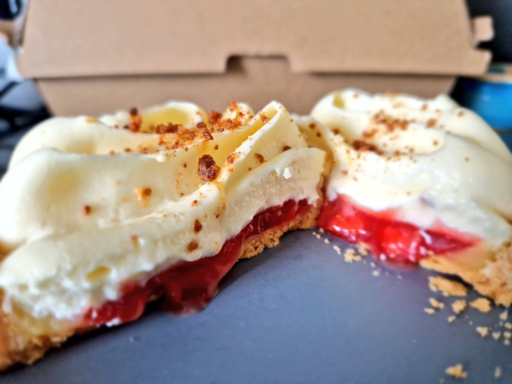 ReluctantF00die's tweet photo. See that?
That's a raspberry lemony curdy tartlet from #PrettyBaked #Donegal
And although Roisin is part of the Food Walking Tour #Savourtheflavour this weekend, she's there every week in the prettiest bakery🥰
She's & her baking are the reason I drive to Donegal regularly🥰 https://t.co/w0J878HgJW