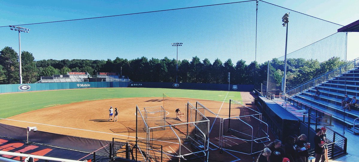 BAltiers's tweet photo. Hanging out with the Dawgs today🥎
@ncchallengers08 @UGACoachTony https://t.co/wO9GssOgTG
