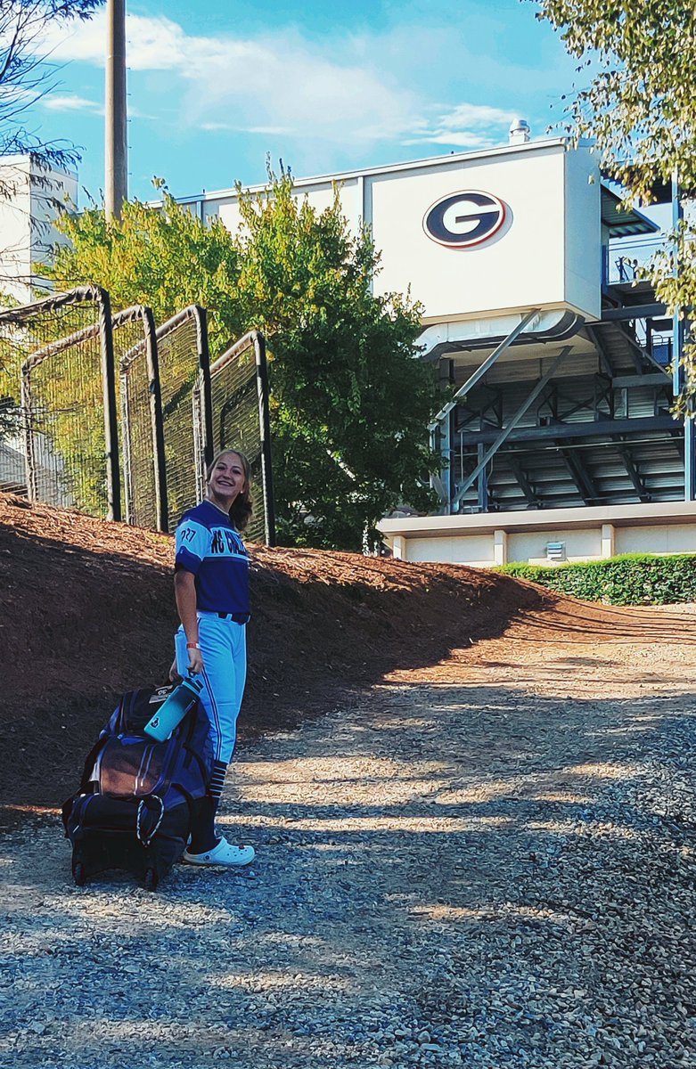 BAltiers's tweet photo. Hanging out with the Dawgs today🥎
@ncchallengers08 @UGACoachTony https://t.co/wO9GssOgTG
