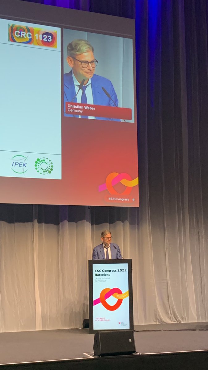 Christian Weber now on the stage discussing neuronal control of atherosclerosis! 

Nerves coming from adventitia to set the fate of a plaque!

#ESCCongress #ESCBasicScience <a href="/escardio/">European Society of Cardiology</a> <a href="/AnaMGmez4/">Ana M Gómez</a> <a href="/JordiHeijman/">Jordi Heijman</a> @stefzafeirop <a href="/CarolRemme/">Carol Ann Remme</a> <a href="/CVR_TomaszGuzik/">CVR Tomasz Guzik</a>