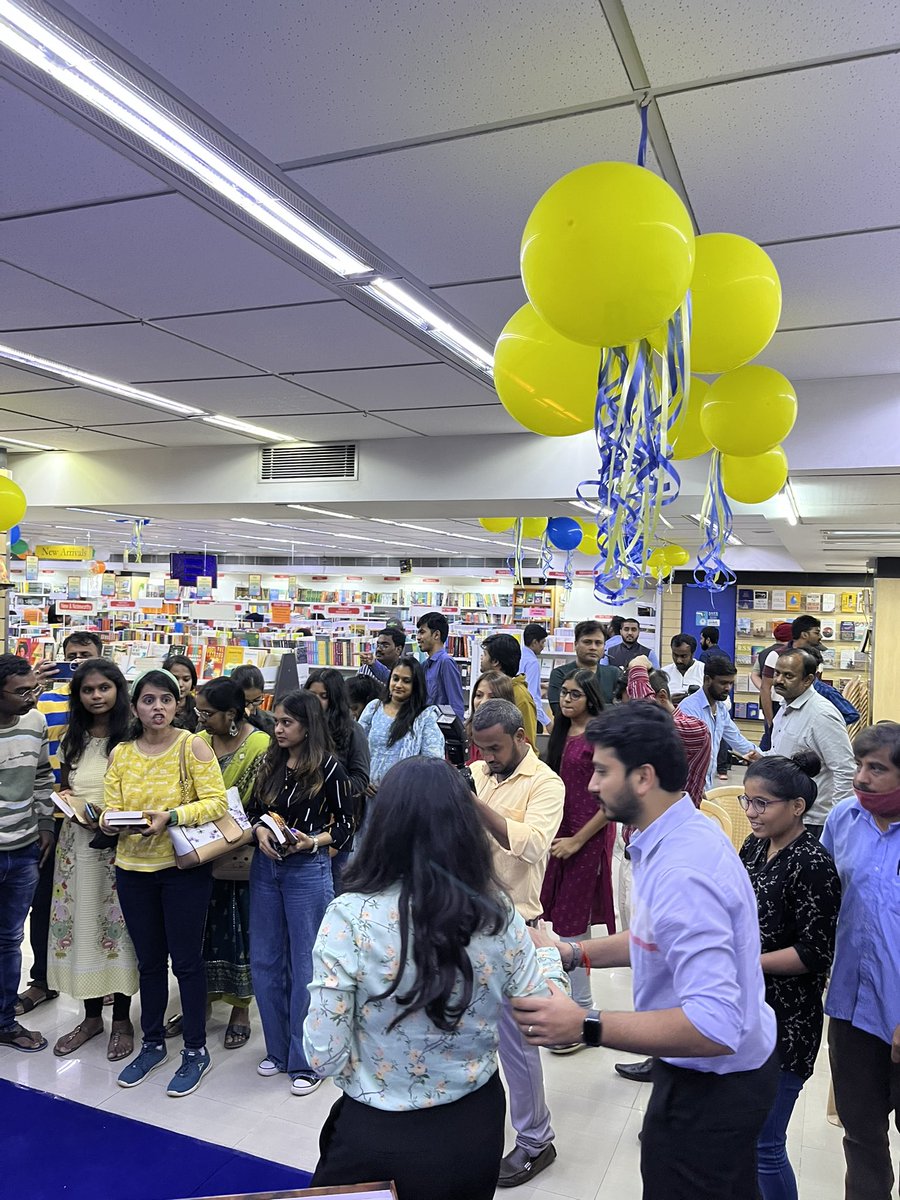 preetishenoy's tweet photo. Had a fabulous book event at Sapna Bookstore, Koramangala. A big thank you to all of you who turned up in such large numbers. Thank you for the love ❤️. Grateful 🙏🏽 @HarperCollinsIN https://t.co/O12Xa2Qvf1