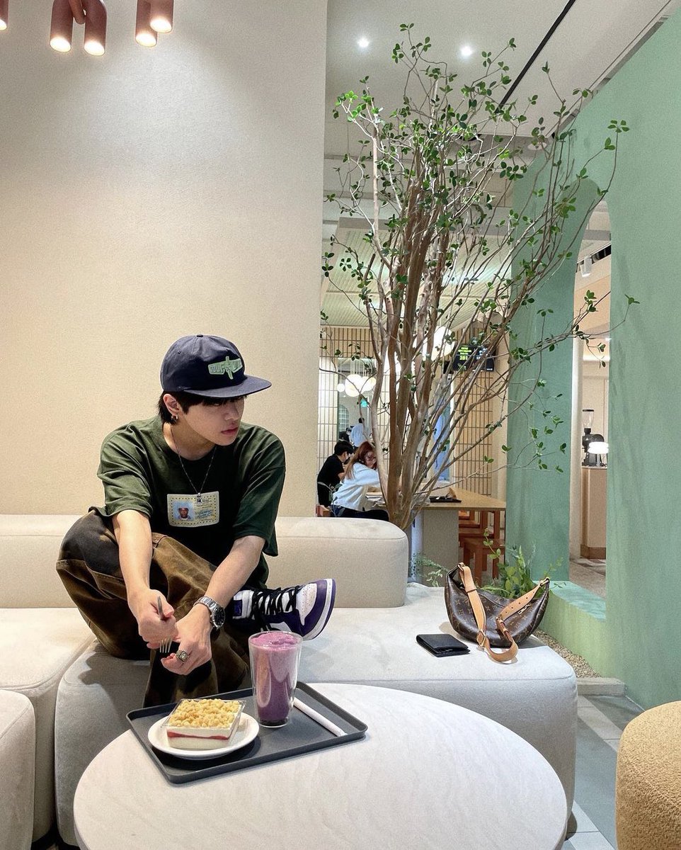 leeleogallery's tweet photo. 220827 | #LEO IG update! 

"recent 😺" 

(1/2)

#리오 #LEO #AlwaysWithYouLeo https://t.co/hq0GTQGu2i