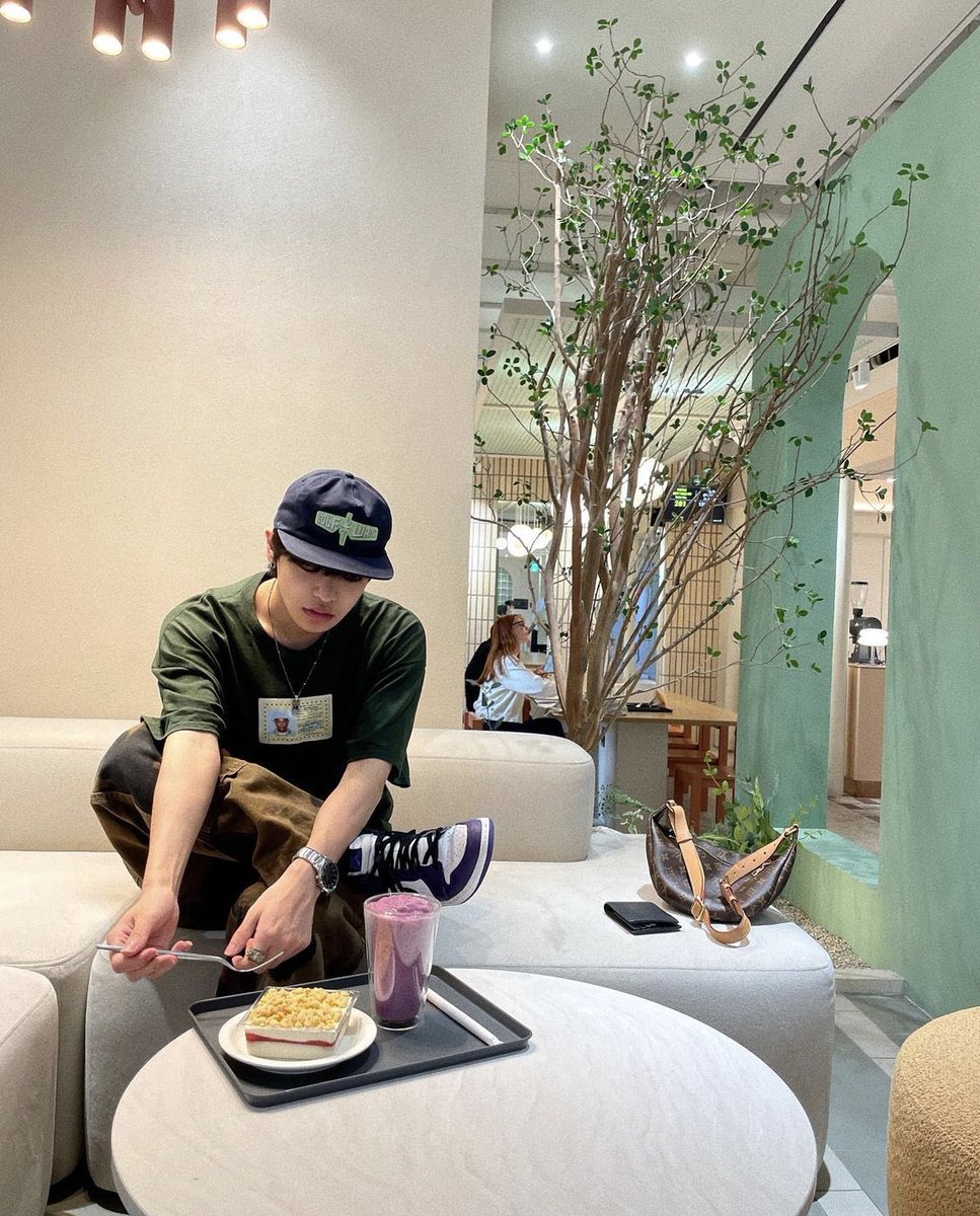 leeleogallery's tweet photo. 220827 | #LEO IG update! 

"recent 😺" 

(1/2)

#리오 #LEO #AlwaysWithYouLeo https://t.co/hq0GTQGu2i