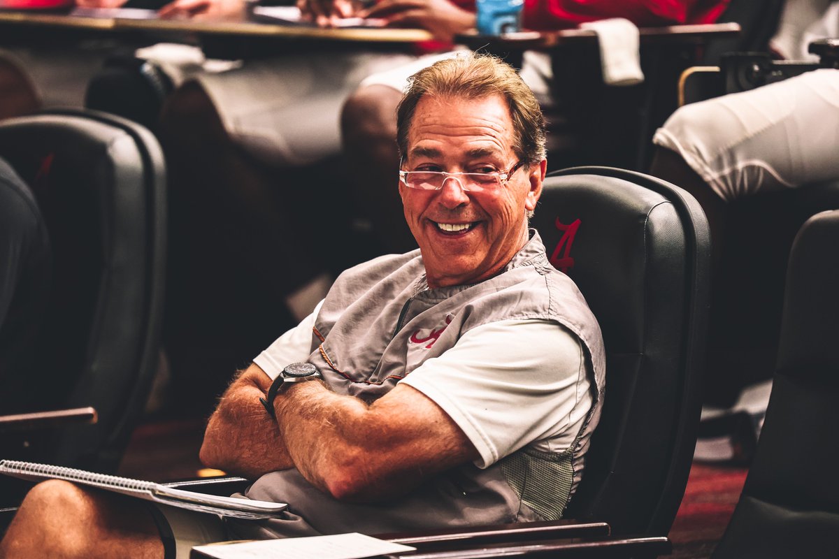 AlabamaFTBL's tweet photo. [insert caption here] https://t.co/UlHqeyGz9p
