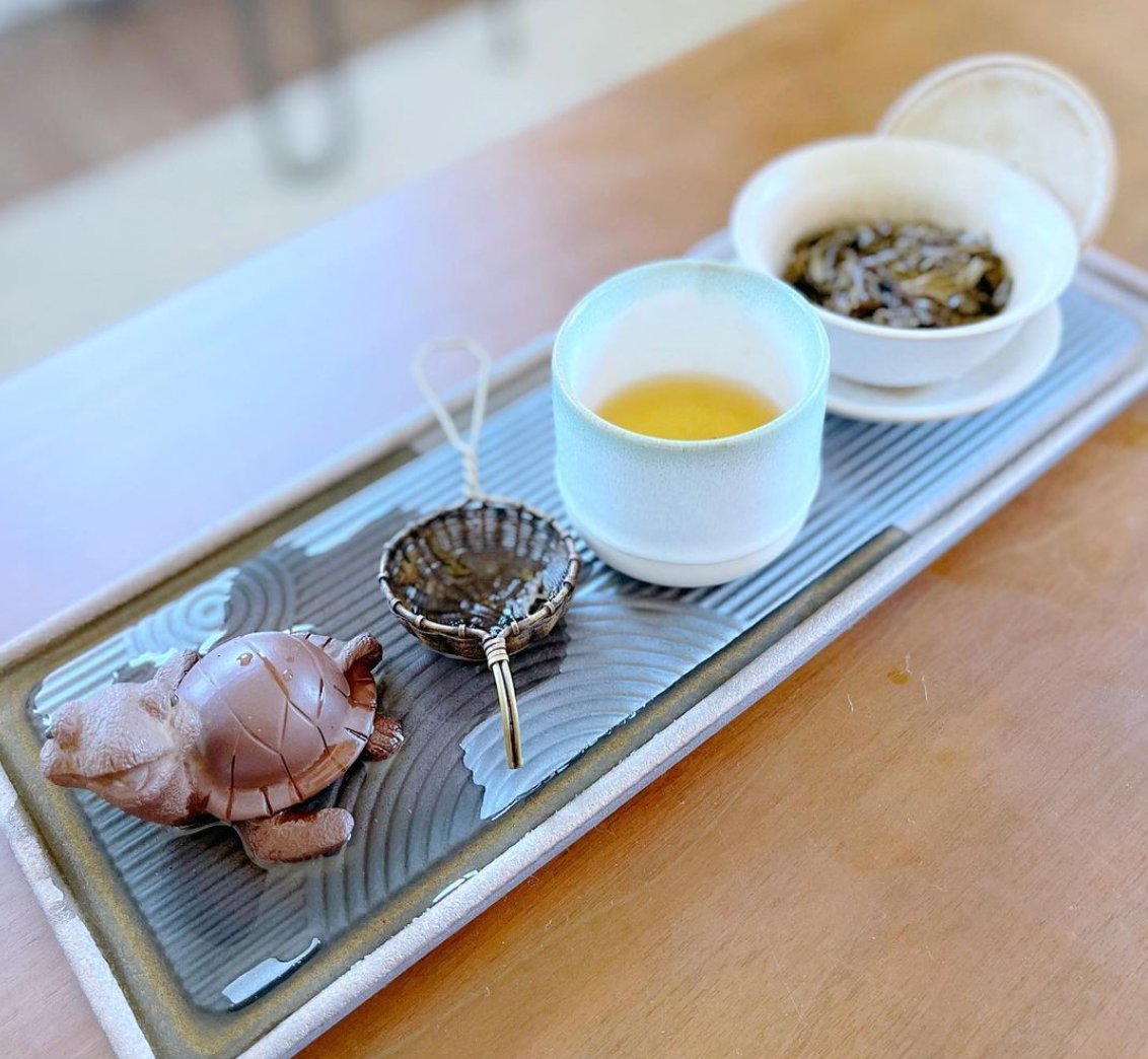 teadrunknyc's tweet photo. Looking for a Saturday activity in the AC of your living room? Dive into a Guided Tasting course on the Tea Drunk Academy like our friends at @onetea.co! #TeaEducation #TeaDrunkAcademy #LearnTea https://t.co/O9YCLdZ7VA