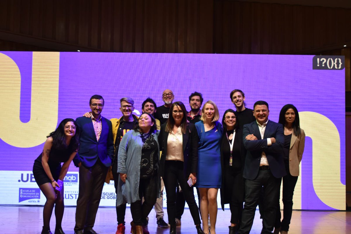 maRIOrioRDA's tweet photo. 24 distritos argentinos representados. Presencia de 12 países. 800 inscripciones. 3 universidades respaldando y la CAF. Sponsors comprometidos. 21 expositor@s. Y en el reconocimiento a @nayetkademian -coordinando todo-, vaya el agradecimiento a un equipazo 👏👏 #MaratonComPol https://t.co/FdaTeWi9yt