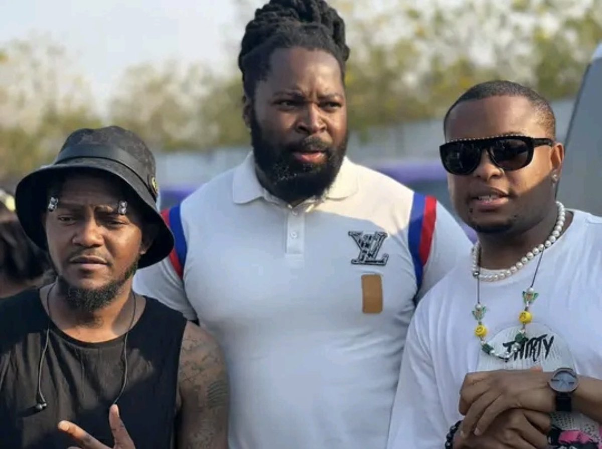 MbongeniReed's tweet photo. @MrCashtime , @BigZulu_ZN & @Kwesta at Kanyamazane Stadium , Nelspruit🔥🔥🔥🔥
#OmegaFreestyle
#Quantham
#150Bars
#KO #Kwesta #BigZulu https://t.co/NZRKoZiBVw