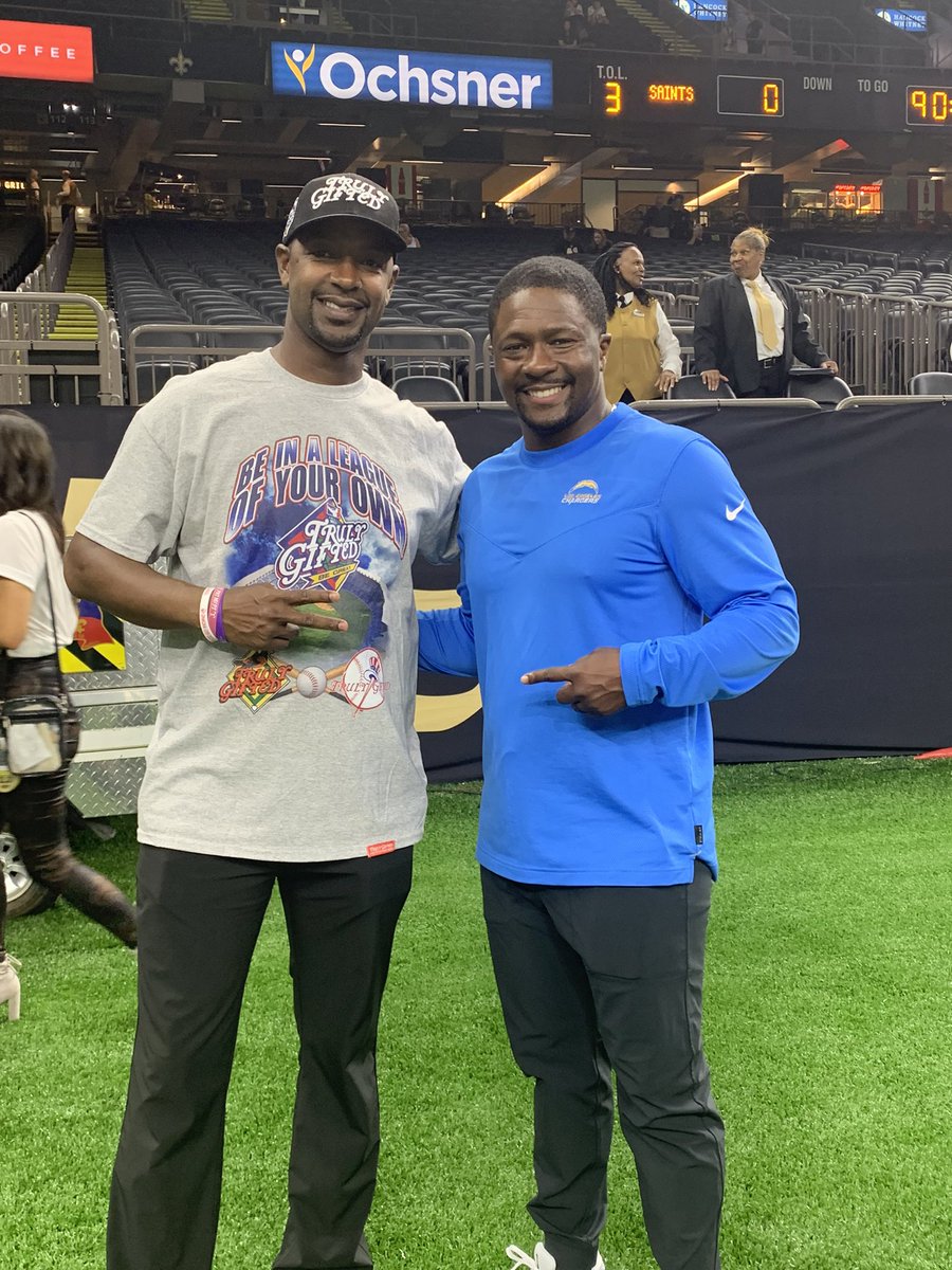 DeVonLockett10's tweet photo. When your brother @CoachD_Foster come through with the sideline credentials. Great memories for the boys. #1stnflgame #parrain #trulygifted https://t.co/6zYoqGiWpL