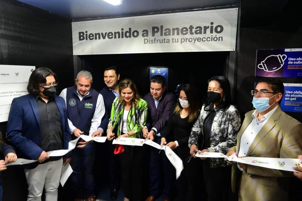 DanielRolandoJ's tweet photo. Acompañé a la directora del @museoelrehilete @MonserratJaimeF a la inauguración del Sistema de Proyección #Digistar7, cuyo objetivo es el poder ofrecer a las y los visitantes programas multimedia de temática científica y tecnológica de una manera más divertida. ¡Enhorabuena! https://t.co/X1Skw749OA