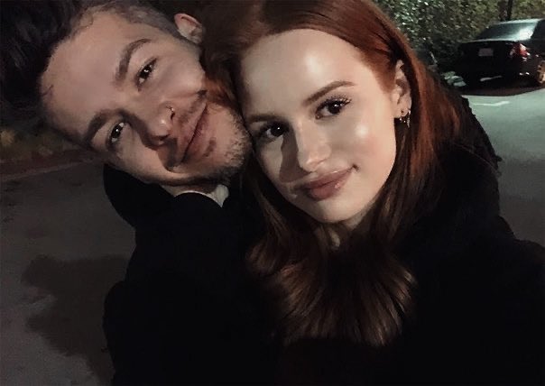 𝗠𝗶 𝗵𝗶𝗹𝗼 𝗿𝗼𝗷𝗼. ♡
<a href="/Wayne_RP/">It's Wayne for you 🎻</a> 

#𝖿𝗋𝖾𝖾𝗋𝗈𝗅
#𝗋𝗈𝗅𝗉𝗅𝖺𝗒