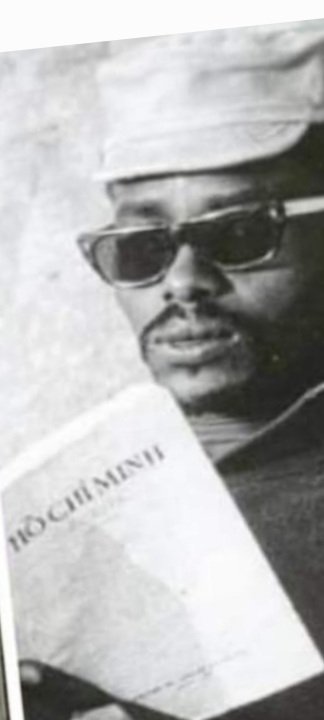 MhtModimi's tweet image. Ce livre de  328 pages est un ouvrage  très rare qui , entre temps se trouve uniquement dans les bibliothèques spécialisées.
Le révolutionnaire HISSEIN HABRE le tenait quand il était dans les grottes sous la canicule pendant la journée et sous  le froide sévère pendant la nuit.