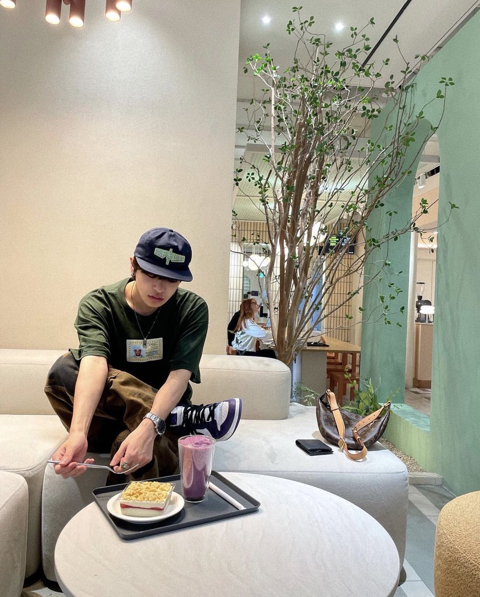 leopiics's tweet photo. [220827] Leo Instagram Update 

#LEO #리오 https://t.co/KjdJDdQXwn