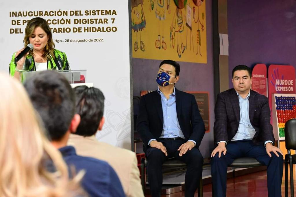 DanielRolandoJ's tweet photo. Acompañé a la directora del @museoelrehilete @MonserratJaimeF a la inauguración del Sistema de Proyección #Digistar7, cuyo objetivo es el poder ofrecer a las y los visitantes programas multimedia de temática científica y tecnológica de una manera más divertida. ¡Enhorabuena! https://t.co/X1Skw749OA