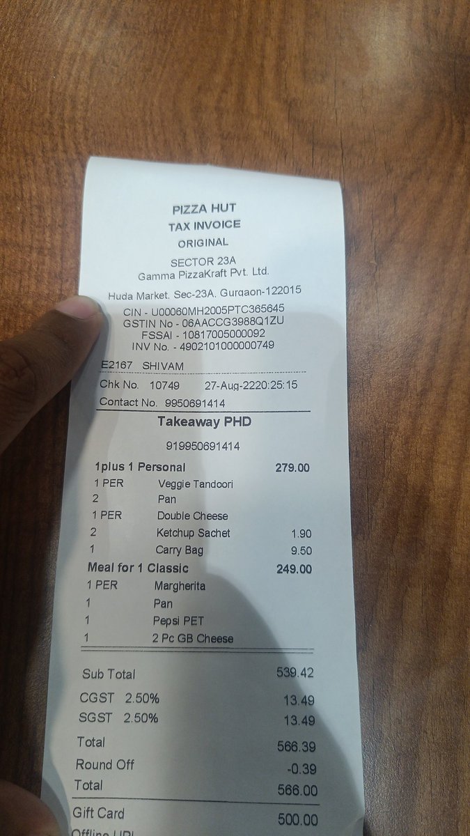 imVarunGarg8293's tweet photo. Does @pizzahut @pizzahutuk @PizzaHutIN @pizzahutdeliver charge for carry bag if customer order for takeaway or pickup from the restaurant ?
Is it acceptable?
@Swiggy @zomato https://t.co/NqZ0WVHoMB