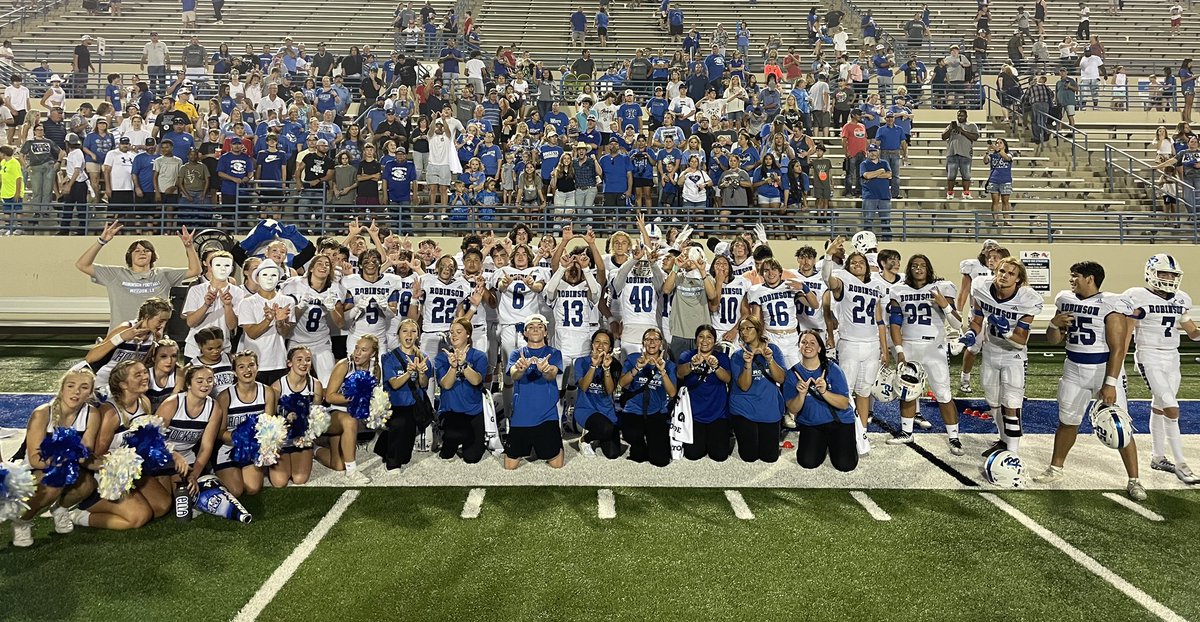 Family pic… #MeetTheRobinson 

The family took on a team that was 2 classifications and over a 1000 students bigger last night… and cashed in on PAYDAY!

Somethin special brewin…
Attack
Juice
Family
Finish
#AJF²