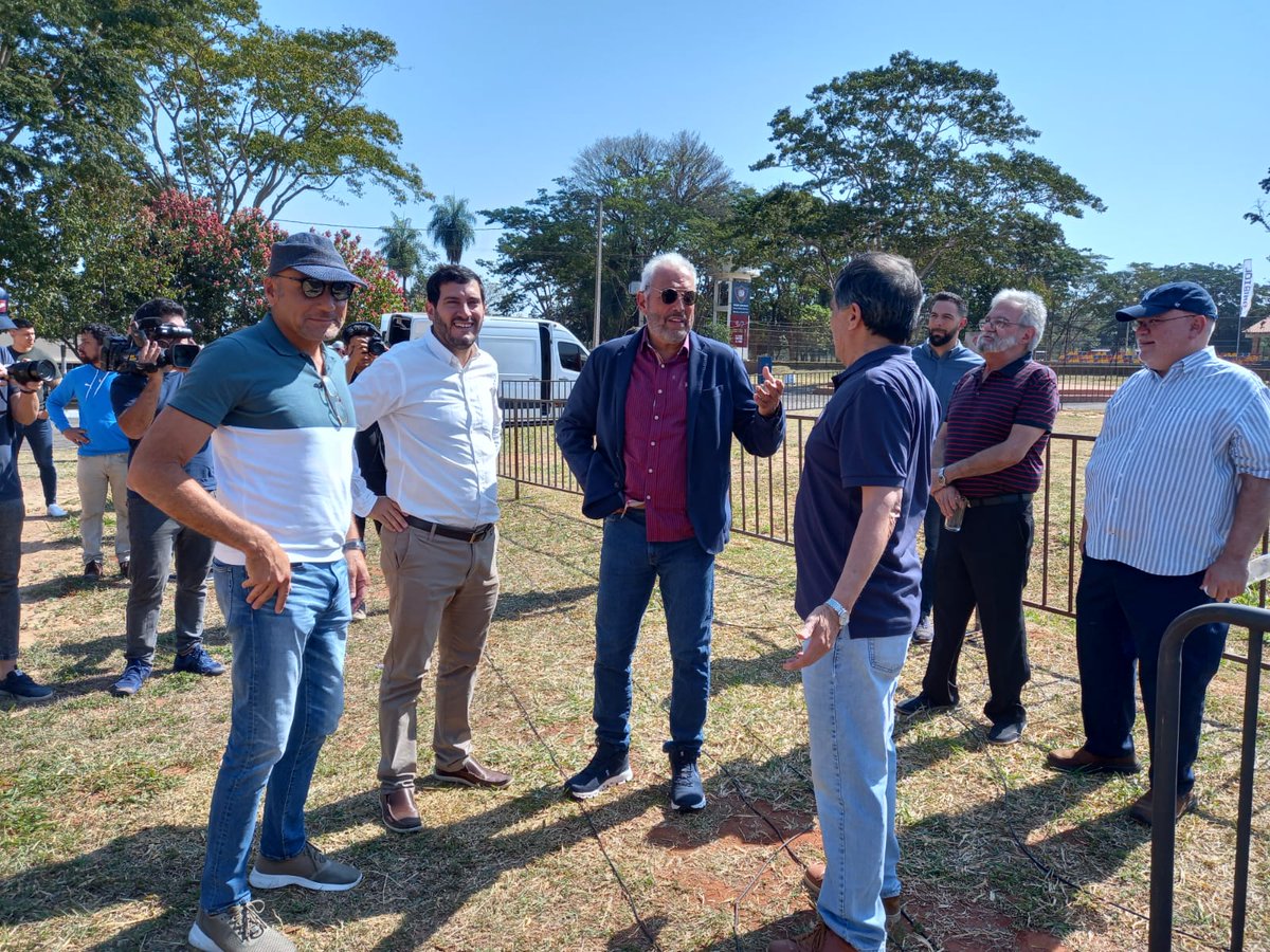 Palada inicial del Centro Educativo Adriano Irala, en el Parque Azulgrana.

#CerroPorteño, primer club con colegio. Bachilleratos técnicos en dirección técnica, idiomas, preparación física, etc.

Vía <a href="/FigueJuanma/">Juanma Figueredo</a>. #730AM #CardinalDeportivo