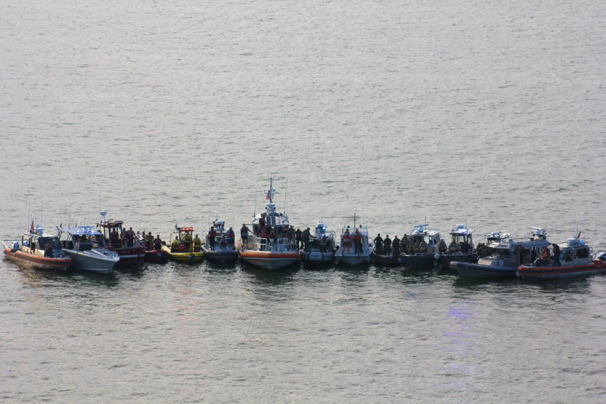 USCGGreatLakes's tweet photo. #USCG STA Erie coordinated waterside security ops during the #ParadeofSails w/ support from local, state, and federal law enforcement agency partners. BZ waterside security team for the continuous work they do to maintain the safety and security of #TallShipsErie #Interagency https://t.co/qTmtbZVPTs