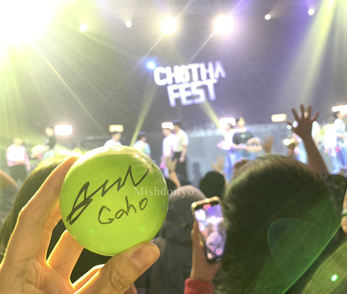 Mishdoityo's tweet photo. I had photo op with Gaho & Kave, and then I got Gahoโs signed ball!!!! ๐ค๐ค๐ค
Is this a sign to stan them? ๐๐
#Chothafest2022 #GahoAndKAVE_ChothaFest
#Gaho #Kave https://t.co/S4pogg8oJ5