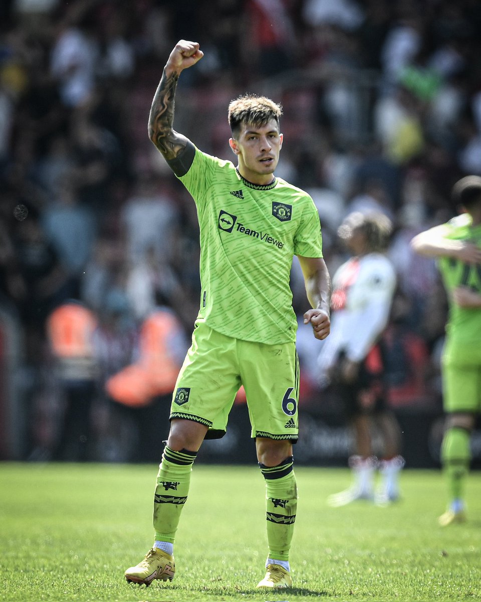 utdfocusid's tweet photo. Persentase duel udara Lisandro Martinez dibandingkan dengan center-back Premier League lainnya: 

Lisandro Martinez - 83%
Kalidou Koulibaly - 75%
William Saliba - 57%
Joe Gomez - 56%
Ruben Dias - 36%

#utdfocusid | @StatmanDave https://t.co/PokckJwXc0