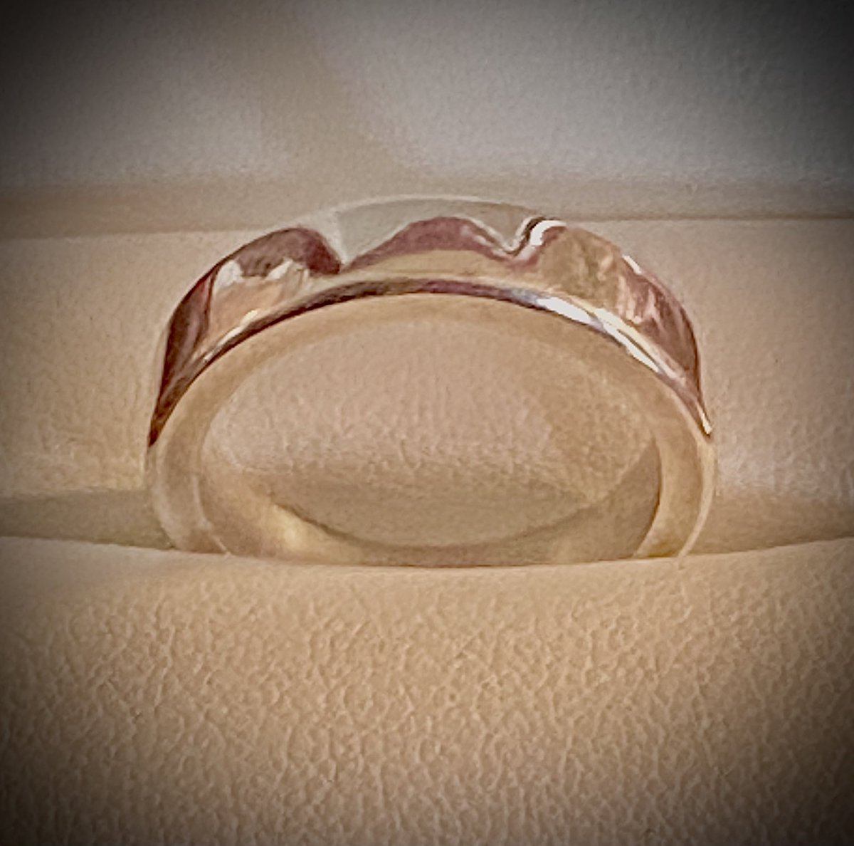 JasonPenix3's tweet photo. Not all bands are equal,let us make you one your sure to love, 100% hand made by myself never mass casted or wire https://t.co/0mjQiwEzWN https://t.co/e3YbBsgnbk