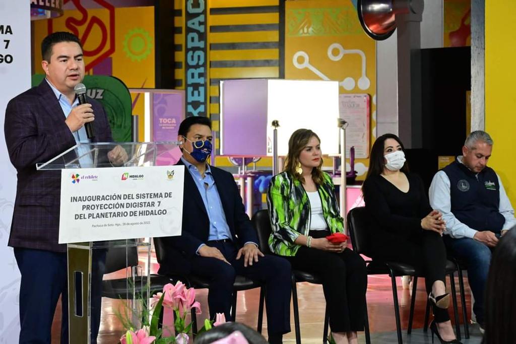 DanielRolandoJ's tweet photo. Acompañé a la directora del @museoelrehilete @MonserratJaimeF a la inauguración del Sistema de Proyección #Digistar7, cuyo objetivo es el poder ofrecer a las y los visitantes programas multimedia de temática científica y tecnológica de una manera más divertida. ¡Enhorabuena! https://t.co/X1Skw749OA