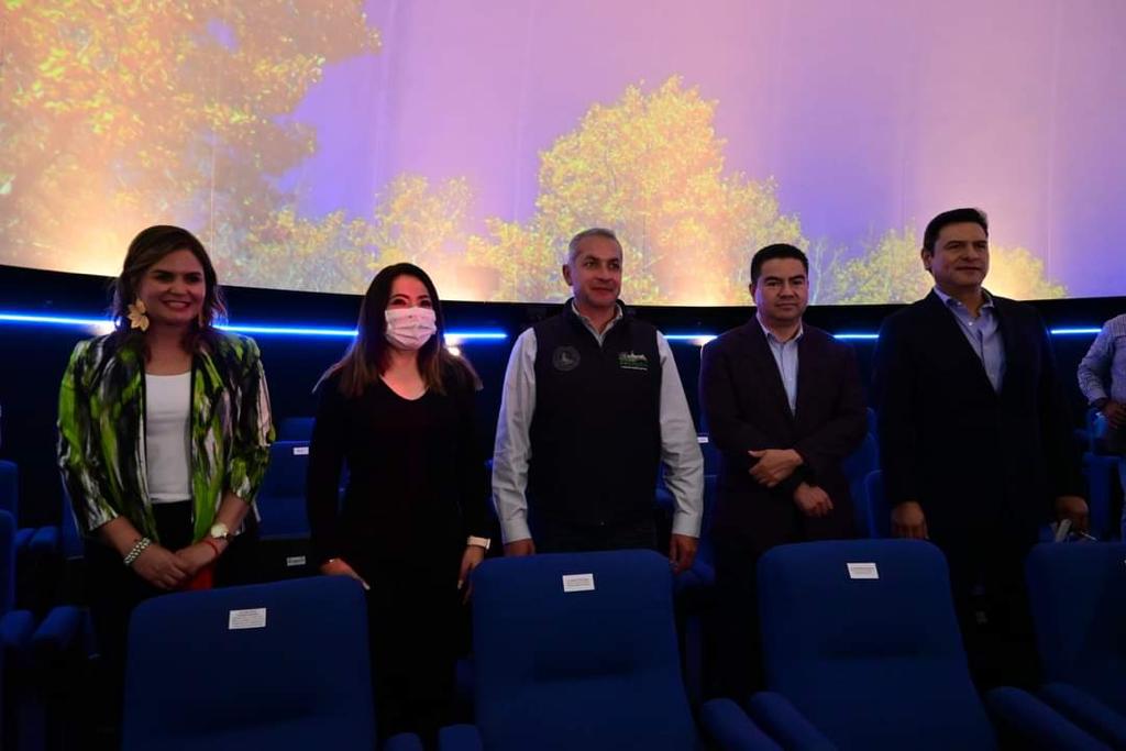 DanielRolandoJ's tweet photo. Acompañé a la directora del @museoelrehilete @MonserratJaimeF a la inauguración del Sistema de Proyección #Digistar7, cuyo objetivo es el poder ofrecer a las y los visitantes programas multimedia de temática científica y tecnológica de una manera más divertida. ¡Enhorabuena! https://t.co/X1Skw749OA