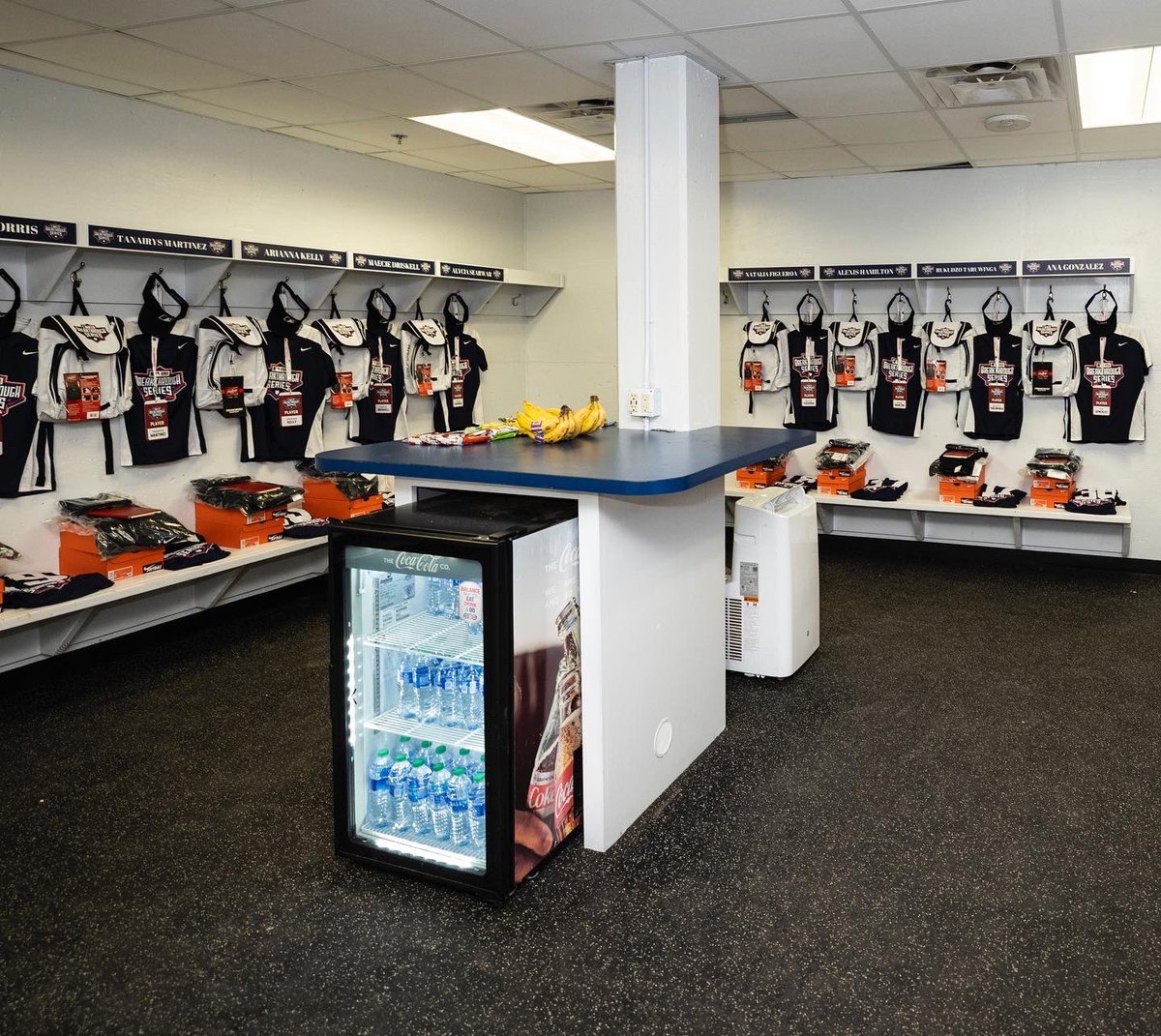 MLBDevelops's tweet image. Walking into the @MLB Softball Breakthrough Series locker rooms like … 🤩🔥😁