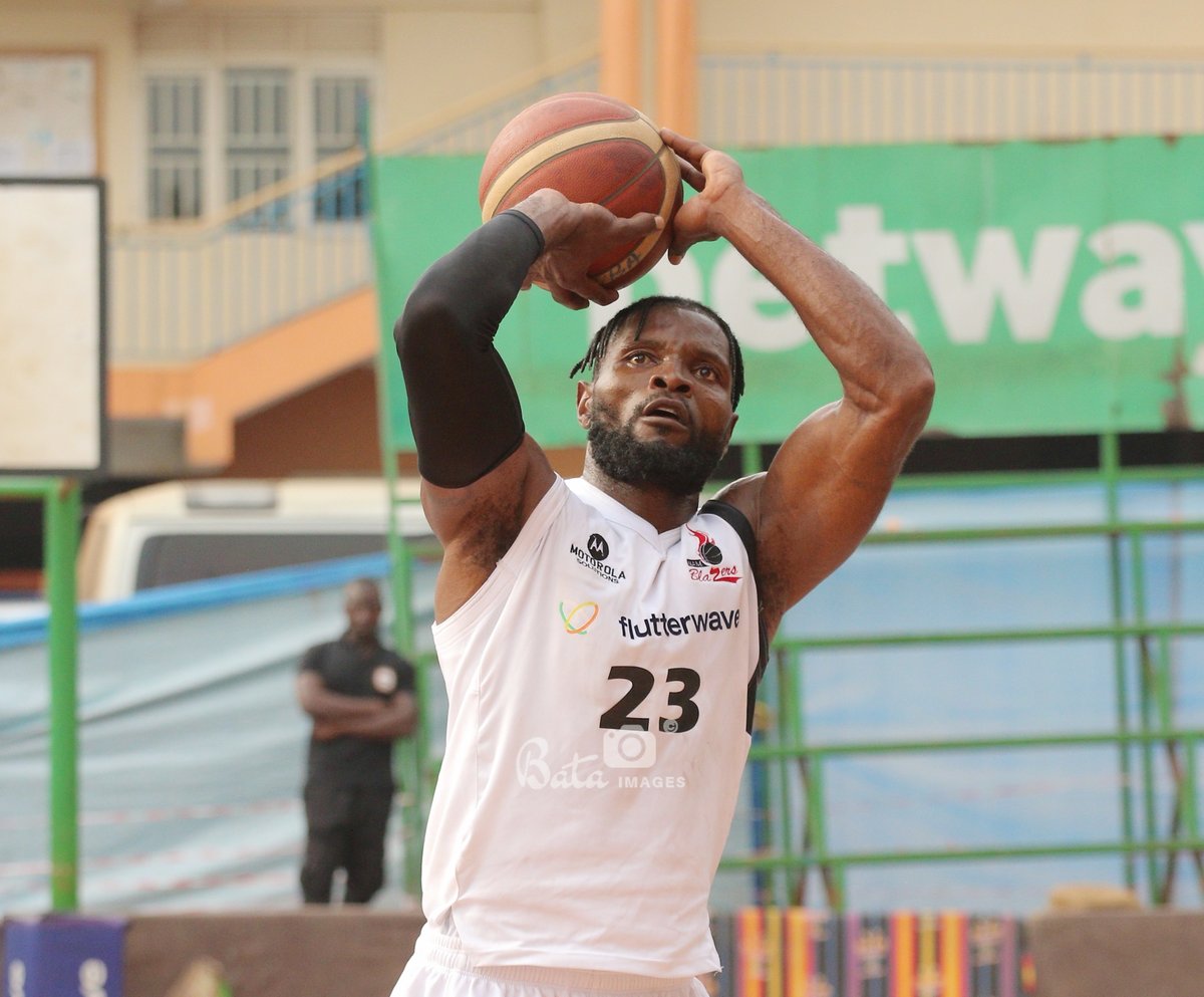BataImages's tweet photo. Amisi Saidi scored 24 points as @Namblazers beat KCCA 63-41 in game one of the @FubaBasketball playoffs at YMCA Wandegeya.
others scores
@KIURangers 90- 38 Miracle Ravens
@jkldolphins 70- 40 Nabisunsa
#Basksetball https://t.co/pdcmL6mlev