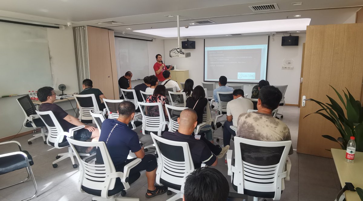metatribe6465's tweet photo. Today our IC openday ended successfully.
We invited five experts and elites to make speeches on IC---Web3.0 full-stack solution, the Web3.0 entry strategy, and the global development trend of the Web 3.0. A round table meeting was held at the end of the event.
#Dfinity https://t.co/NLUaKDVkkx