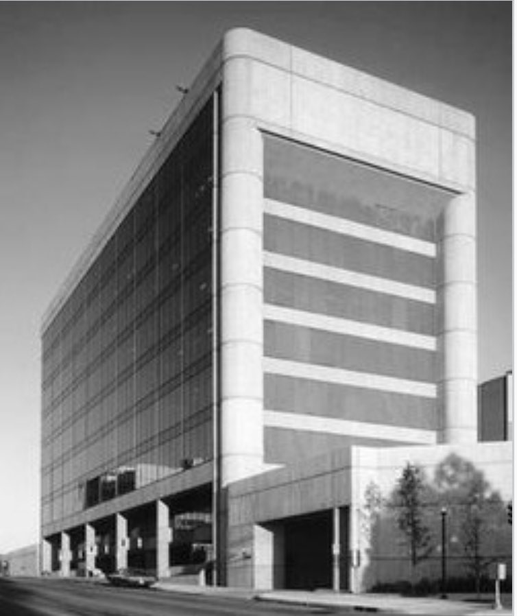 10MinTrueCrime's tweet photo. Just before 9am on the 19th of April 1995, a Ryder rental truck came to stop outside the Alfred P Murrah Federal building.  It was an important building in the downtown area of the city which had multiple purposes. As it had so many varied uses, the building was often very busy. https://t.co/CMPx4ykQqs