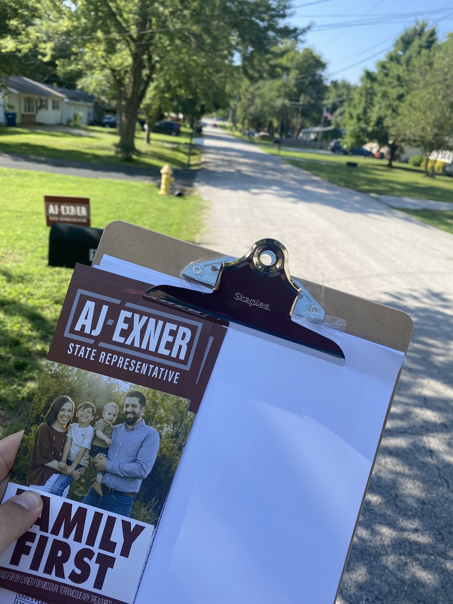 AJExner's tweet photo. Walk lists and a dozen volunteers on a Saturday morning
.
.
.
Great way to spend a morning here in the 135
#Exner4MO #moleg https://t.co/0qLRp9H25d