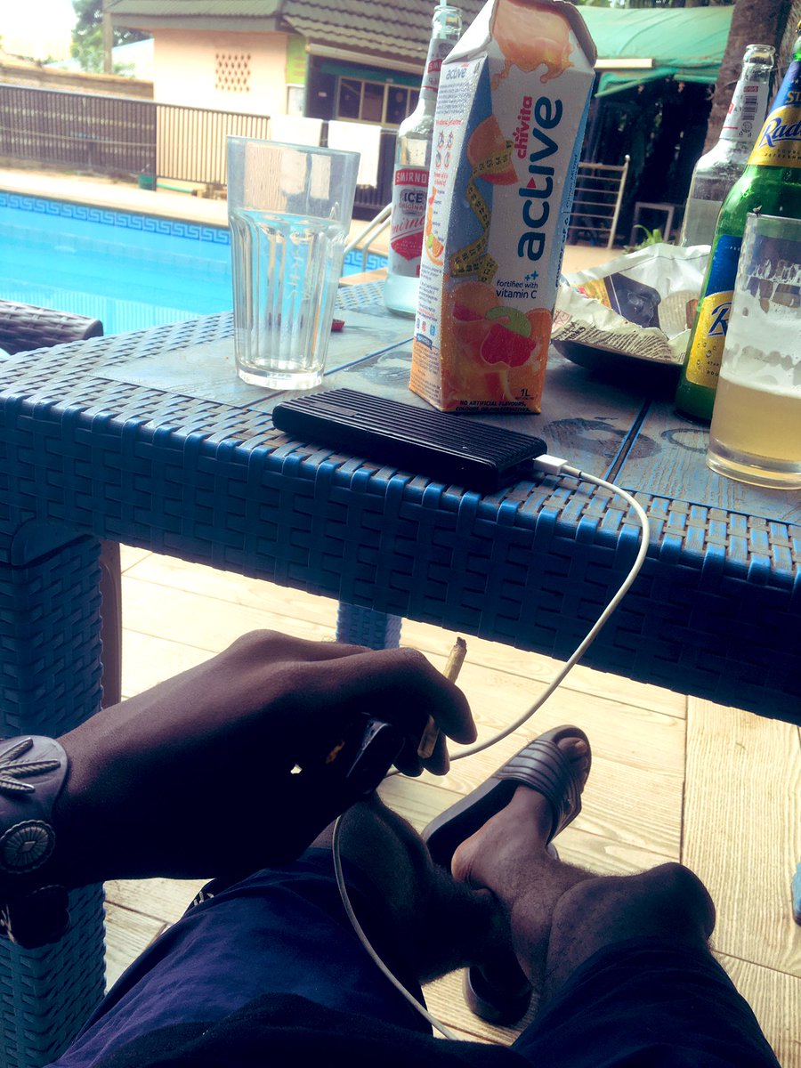just_pheelz's tweet photo. Staying high ๐ & Having a good weekend cuz I know Monday would be here in like 30minutesโฆโฆ #stayinghigh #bunkmate #mmemberville #420friendly https://t.co/GyFdxvFo7e