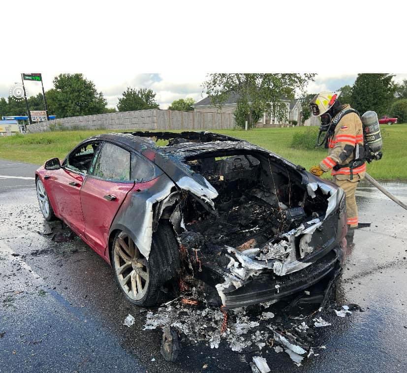 Houndstooth_Belle tweet media