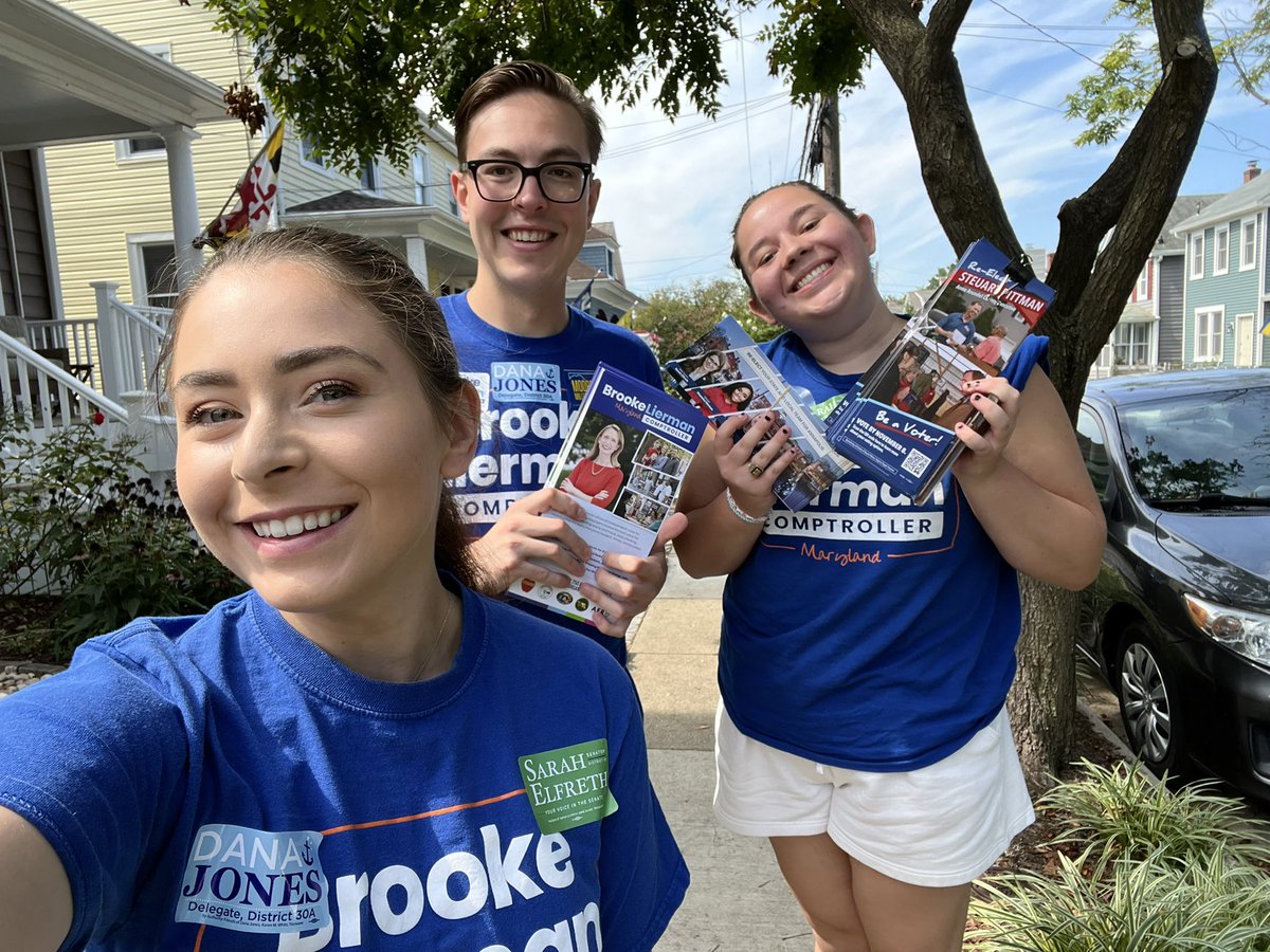 JulieAppelstein's tweet photo. So excited to be out here knocking for our historic ticket and this amazing Anne Arundel team!
Shoutout to @DanaCJones who was so diligent in shifting me last weekend!! 😄 #Brooke4MD #AllBlueIn2022 https://t.co/HX0vHWvUjx